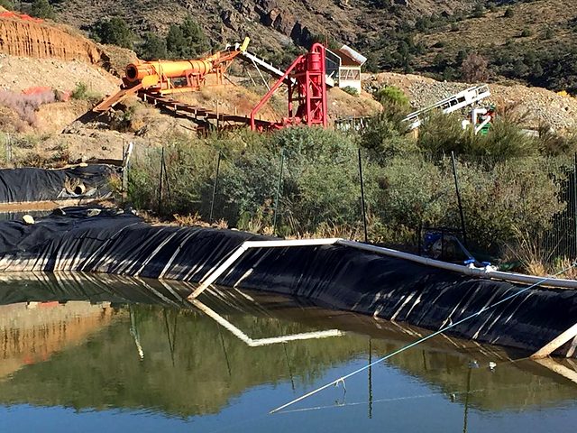 Wash plant and lined settling pond